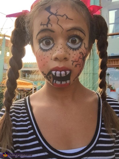 Creepy doll makeup  Creepy doll makeup, Doll makeup halloween, Halloween  makeup pretty