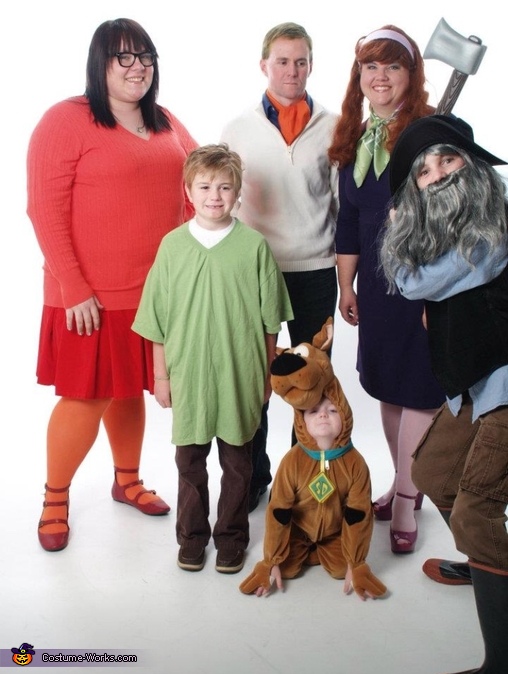 Scooby Gang Family Costume | DIY Costumes Under $45 - Photo 2/5