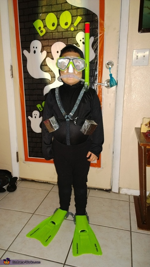 DIY Scuba Diver Costume | Creative DIY Costumes