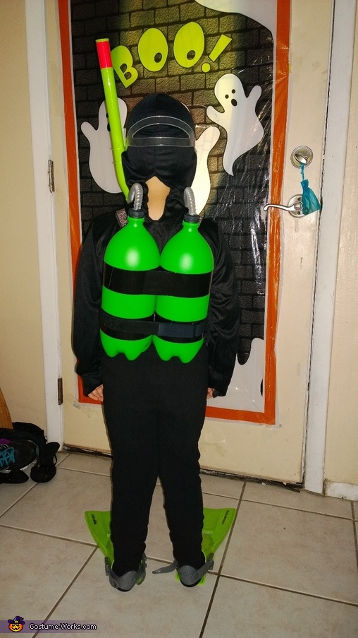 DIY Scuba Diver Costume | Creative DIY Costumes - Photo 3/4