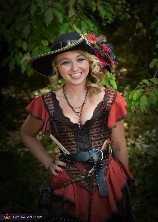 Homemade Pirate Vixen Costume How To Guide Photo 25