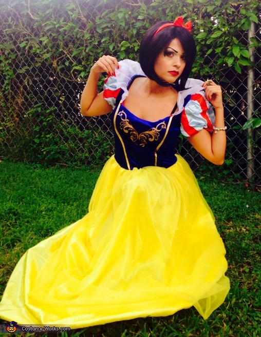 Snow White eat the wrong Apple Costume | Original DIY Costumes - Photo 6/6