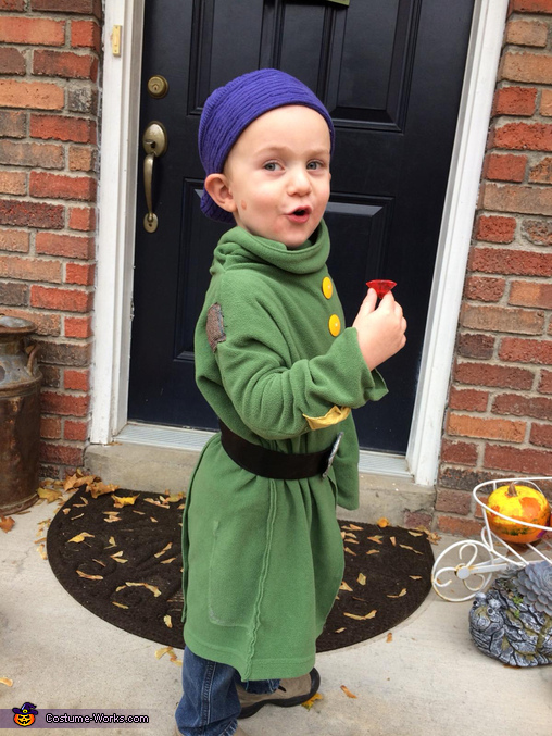 Snow White Fairytale Family Costume | Best DIY Costumes - Photo 4/6