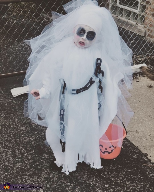 Spooky Ghost Costume | Easy DIY Costumes