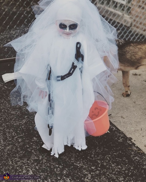 Spooky Ghost Costume | Easy DIY Costumes - Photo 2/4