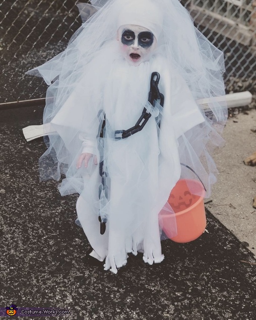 Spooky Ghost Costume | Easy DIY Costumes - Photo 4/4
