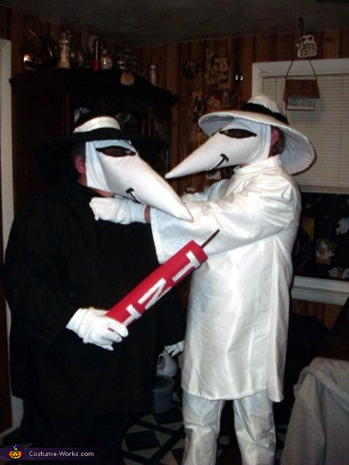 Spy vs. Spy Couples Costume