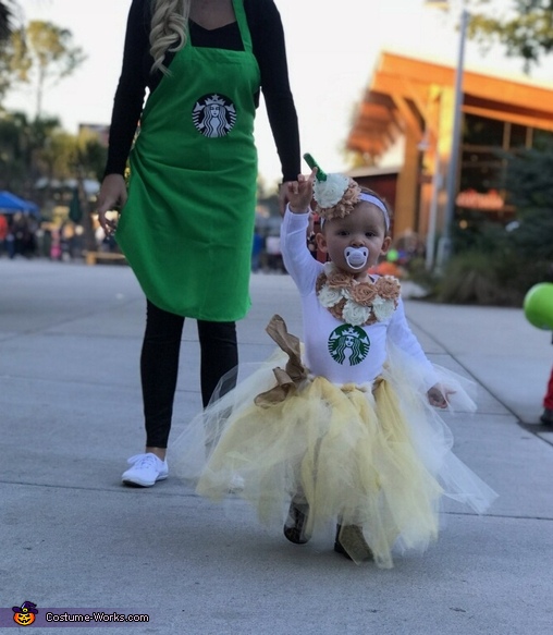 Starbucks Family Costume | Mind Blowing DIY Costumes - Photo 2/2