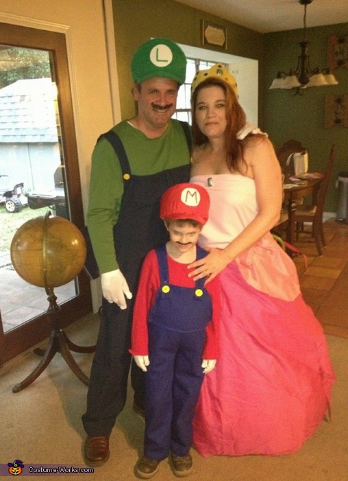 Super Mario Family Costume | DIY Instructions
