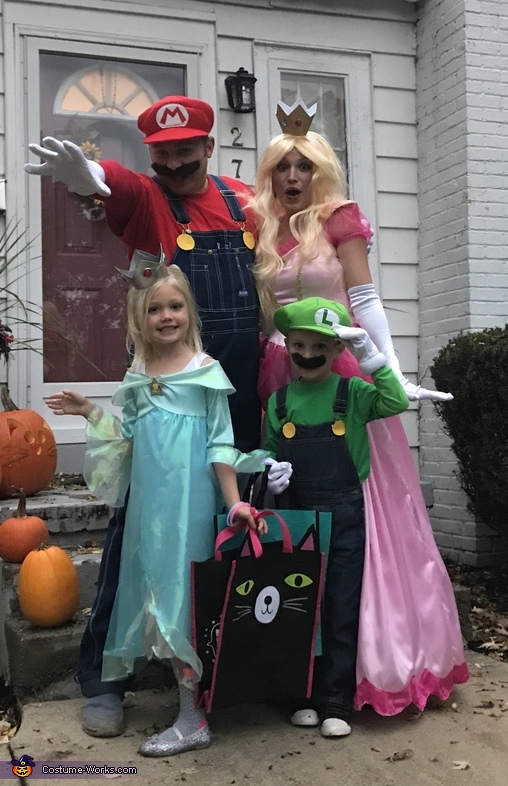 Super Mario Family Costume | Mind Blowing DIY Costumes
