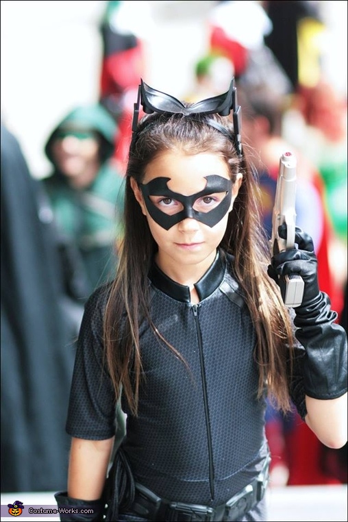 The Bat Family Costume | How-to Guide - Photo 3/5