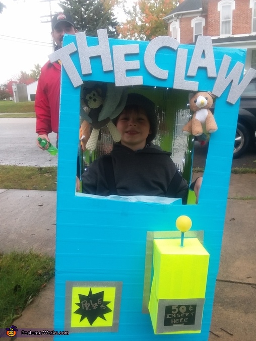 The Claw Costume | DIY Costumes Under $45 - Photo 4/4