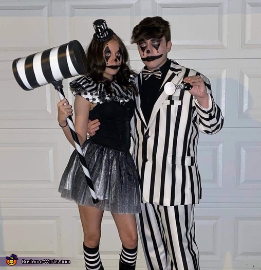 The Creepy Clown Couple Costume