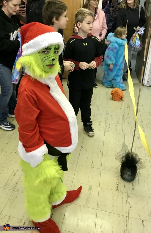 The Grinch Costume | Mind Blowing DIY Costumes - Photo 2/3