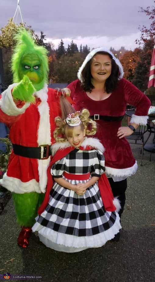 The Grinch Family Costume | Best DIY Costumes - Photo 2/5