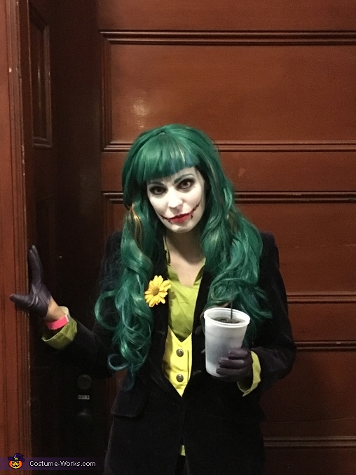 Female Joker Costume - Photo 3/4