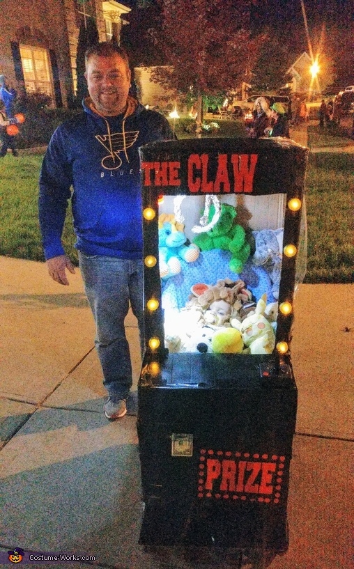 The Lion in the Claw Machine Costume