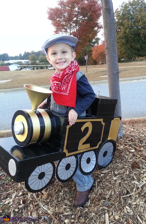 The Little Halloween Train Costume | DIY Tutorial