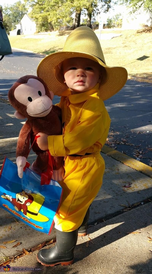 The Man in the Yellow Hat with Curious George Costume | DIY Costumes
