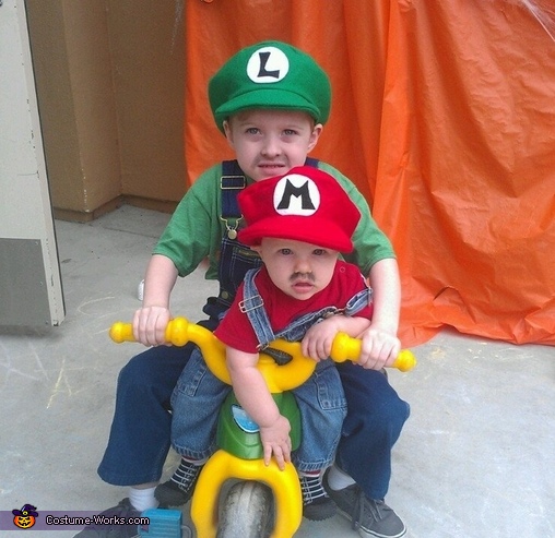 The Mario Bros Family Costume | Coolest DIY Costumes - Photo 2/2