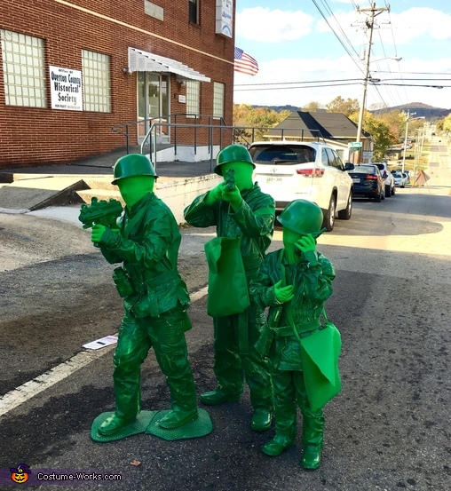 Toy Soldiers Group Costume | How-to Tutorial - Photo 3/4