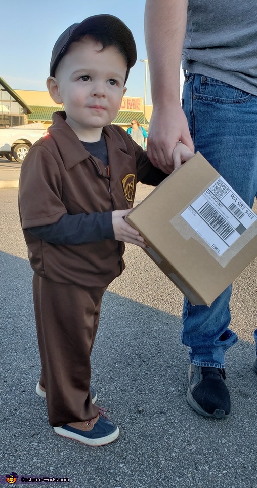 UPS Delivery Costume