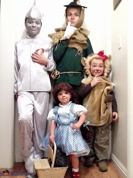 Cool Wizard of Oz Movie Family Costume | DIY Costumes Under $45