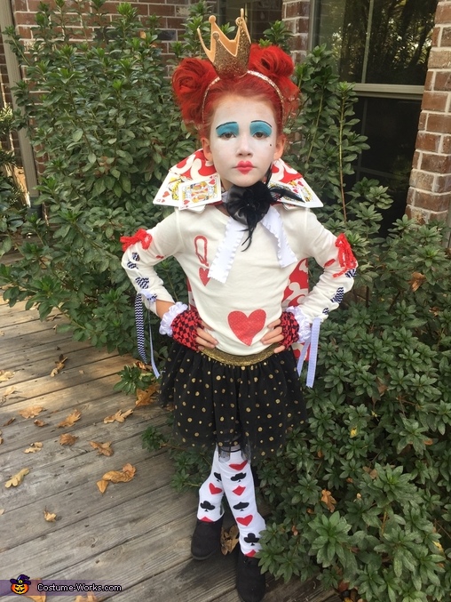 Wonderland Girls Halloween Costume | DIY Costumes Under $25 - Photo 2/5