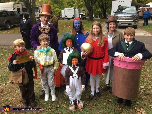 Family Halloween costume. Willy Wonka. Charlie and the Chocolate