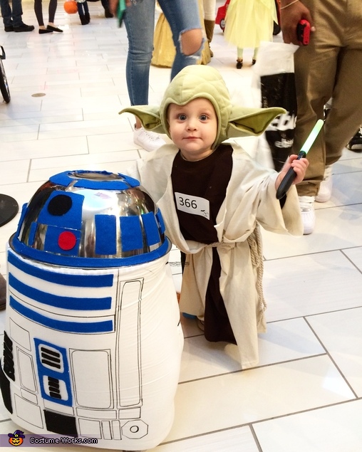 Easy Homemade Toddler Yoda Costume Using Men's Tees.  Yoda costume,  Toddler yoda costume, Star wars costumes diy