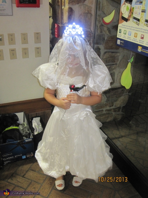 Girl's Zombie Bride Costume | Last Minute Costume Ideas - Photo 3/5