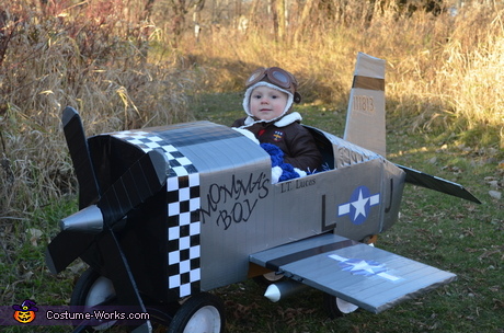 Creative DIY baby costume ideas: Baby Fighter Pilot