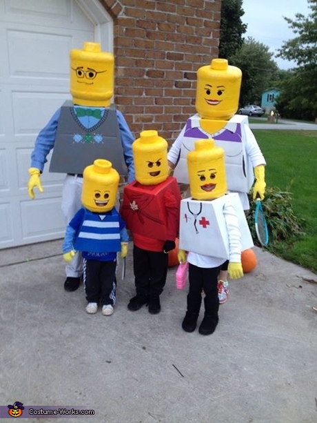 Family Halloween costume ideas: Lego Family Costume