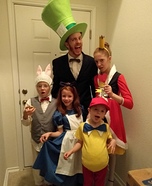 Creative DIY Alice in Wonderland Family Costume