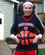 Costume ideas for pregnant women - Basketbelly Player Costume
