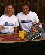 DIY matching costumes for babies and parents - Mouse in a Mousetrap and Exterminators