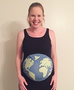 Costume ideas for pregnant women - Globe Not To Scale Costume
