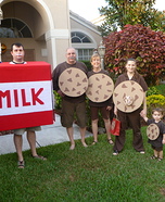 Family costume ideas - Milk and Cookies Family Costume