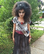 Prom Queen Costume for a Girl