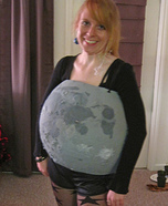 Costume ideas for pregnant women - The Moon Costume